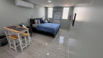 Premium Room | Free WiFi, bed sheets