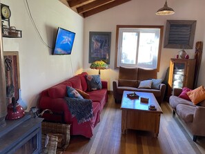 Smart TV, fireplace - ‘Old Glen Miln’ In Majestic High County Jindabyne (Jindabyne)