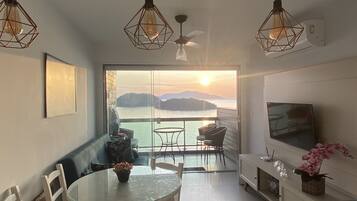 Smart TV, pebolim, mesa de pingue-pongue