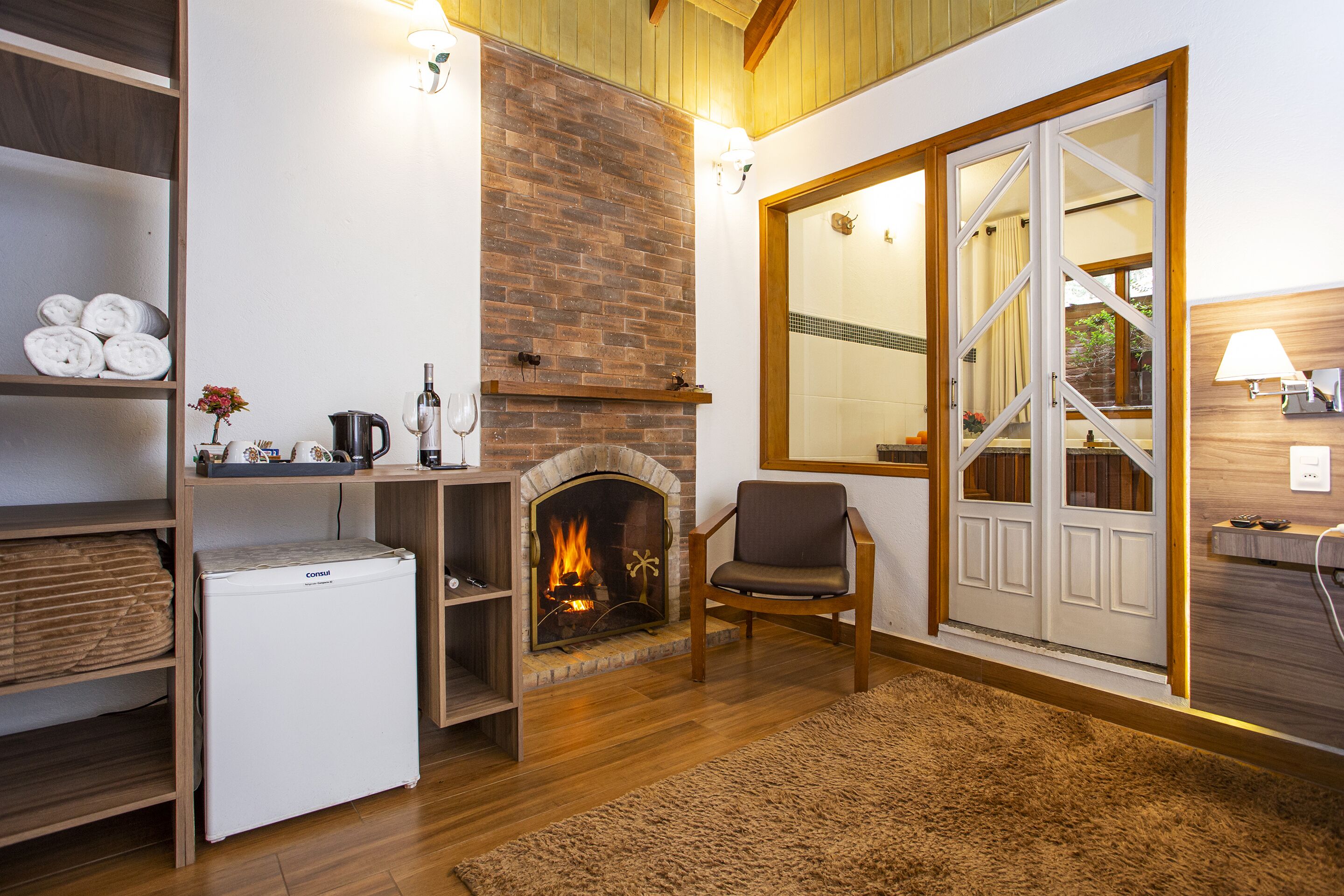 Chalé Super Luxo Chalé superluxo, 1 cama Queen, vista para a montanha, no jardim | Servicio de la habitación