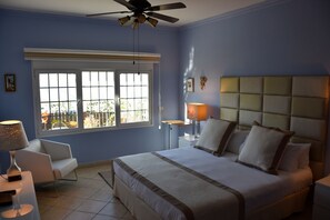 3 chambres, bureau, fer et planche à repasser, Wi-Fi gratuit