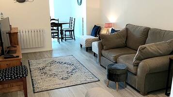 Smart TV, DVD player, books