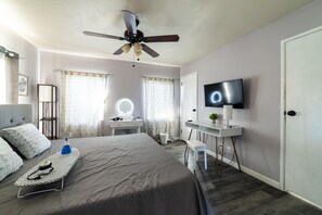 3 bedrooms, desk, iron/ironing board, free WiFi - 3 Bd Home Near Downtown Long Beach w/ Free Parking (Long Beach)