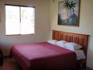 1 bedroom, in-room safe, free WiFi, bed sheets - Slice Of Paradise Beach Bungalow, sleeps 2 - 5, full kitchen, 2 baths, AC, &more (Playa Matapalo)