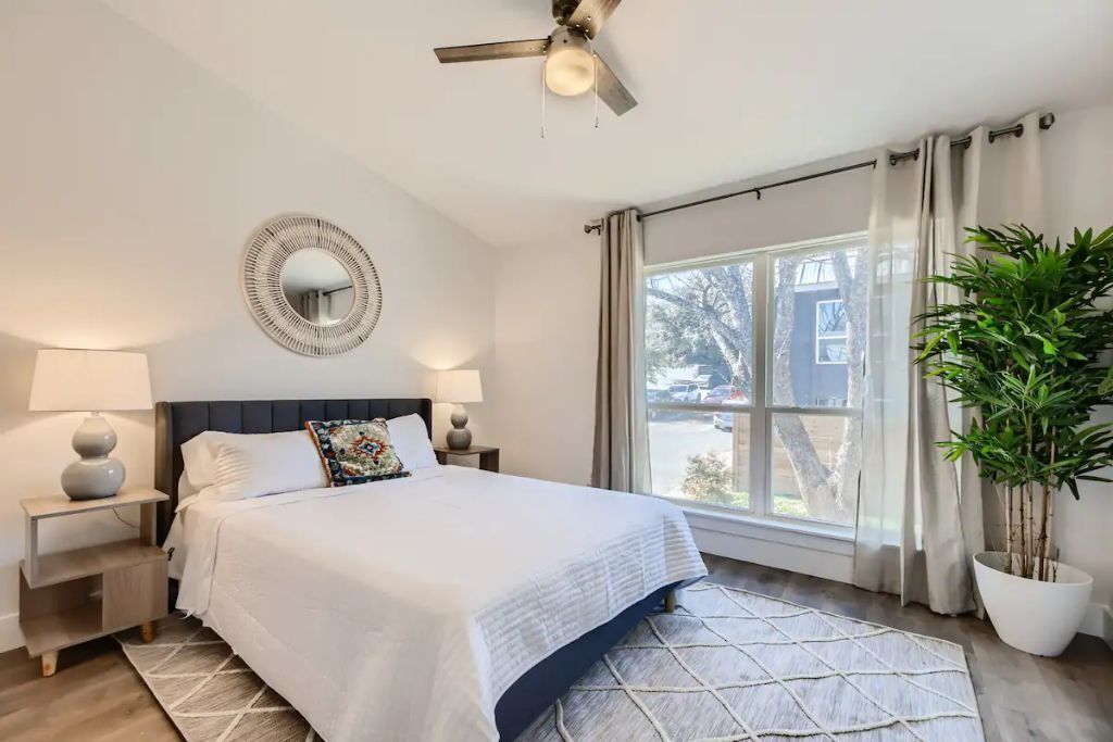 2 bedrooms, desk, iron/ironing board, travel crib