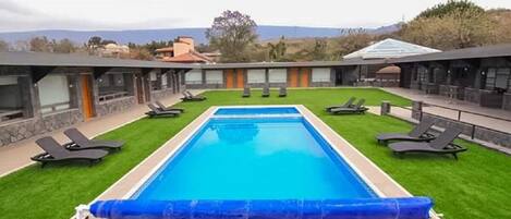 Een verwarmd zwembad