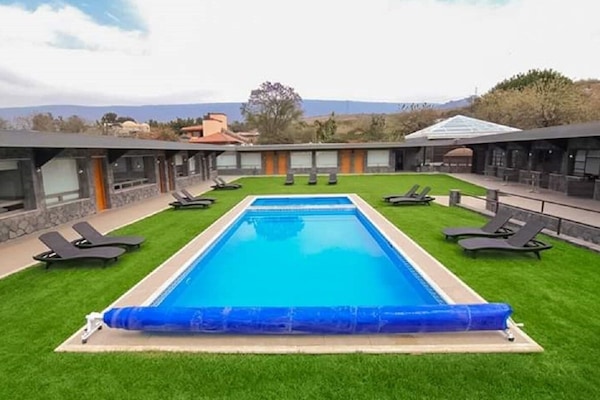 ALBERCA CON JACUZZI CLIMATIZADA