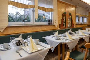 Restaurant - Esmer Hotel (Lollar)