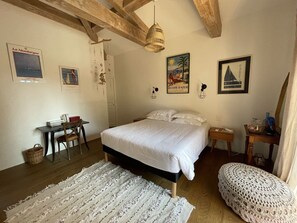 2 chambres, bureau, fer et planche à repasser, accès au Wi-Fi (inclus)