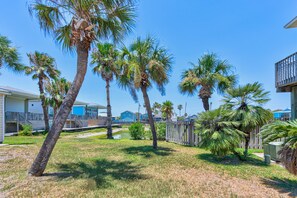 Property grounds - Come enjoy the beach & make memories at Cool Breeze! POOL & Garage access (Port Aransas)