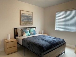 2 多间卧室、熨斗/熨衣板、免费 WiFi、床单