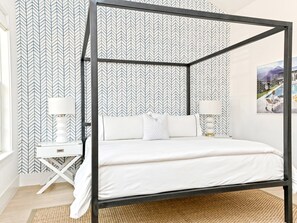 5 Schlafzimmer, Schreibtisch, Bügeleisen/Bügelbrett, Reisekinderbett