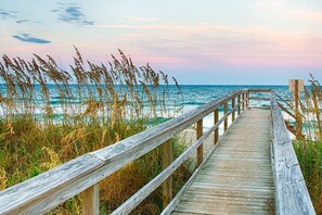 Beach - LUXURY LOFT on MARKET!!! (Wilmington)