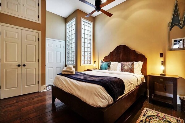 2 chambres, fer et planche à repasser, lit de bébé portatif, Wi-Fi