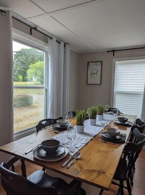 Dining - Inland Breeze, 10 min to GOTL, 10 to SPIRE, 🍷, 🐟 (Geneva)