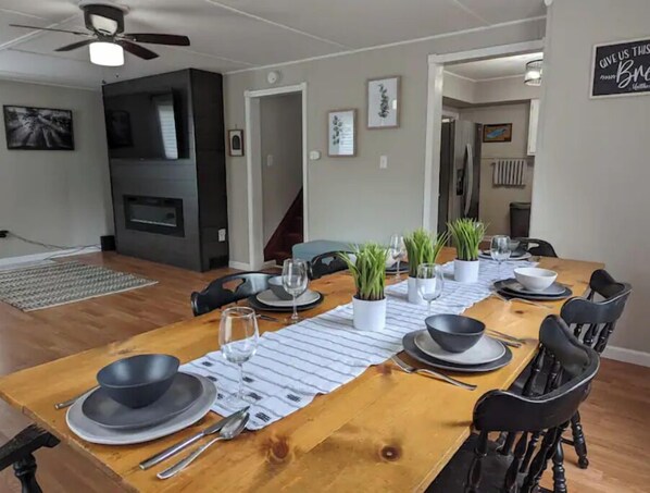 Dining - Inland Breeze, 10 min to GOTL, 10 to SPIRE, 🍷, 🐟 (Geneva)