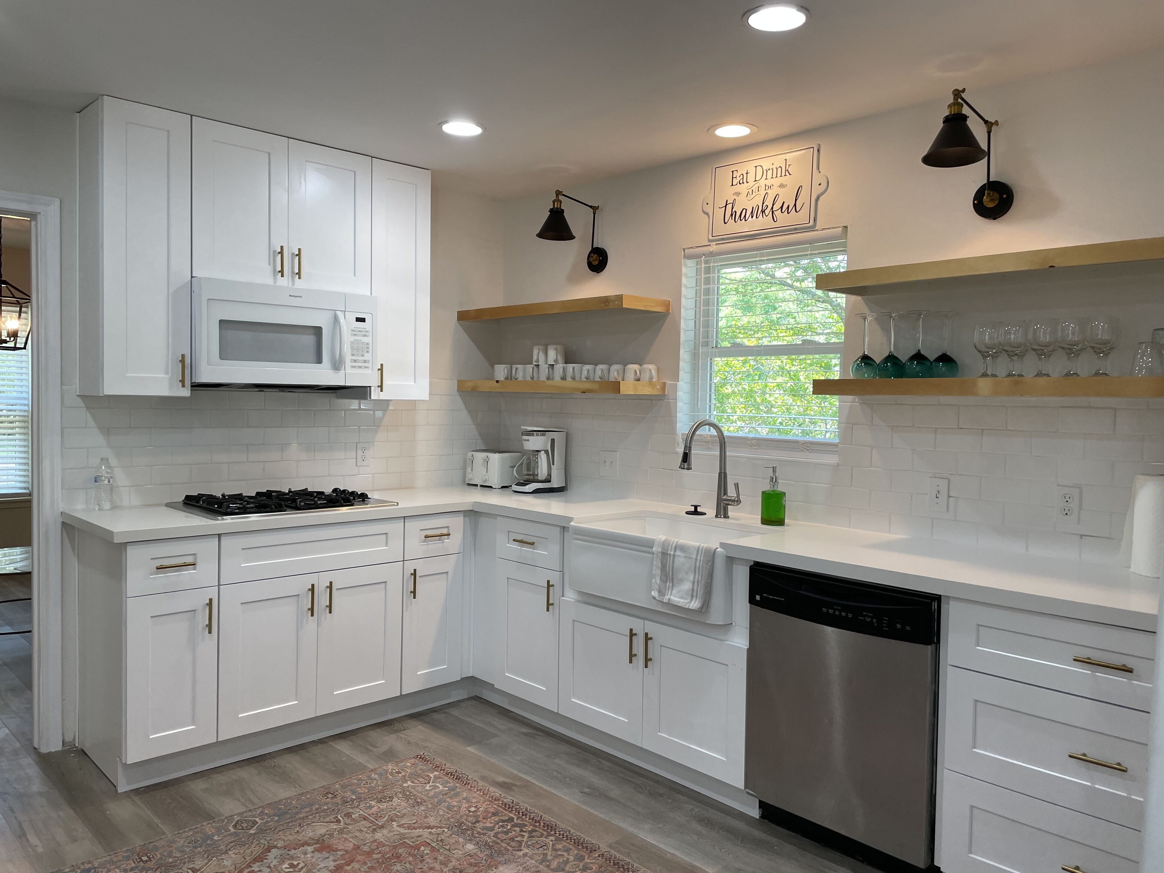 Fridge, oven, stovetop, dishwasher