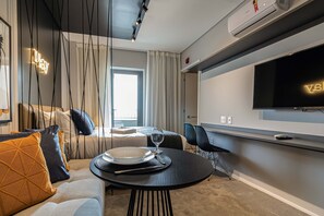 Décor unique, bureau, accès au Wi-Fi (inclus), literie fournie