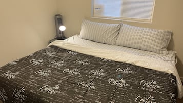 1 chambre, bureau, fer et planche à repasser, accès au Wi-Fi (inclus)