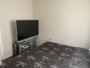 1 quarto, escrivaninha, ferros/tábuas de passar roupa, Wi-Fi de cortesia