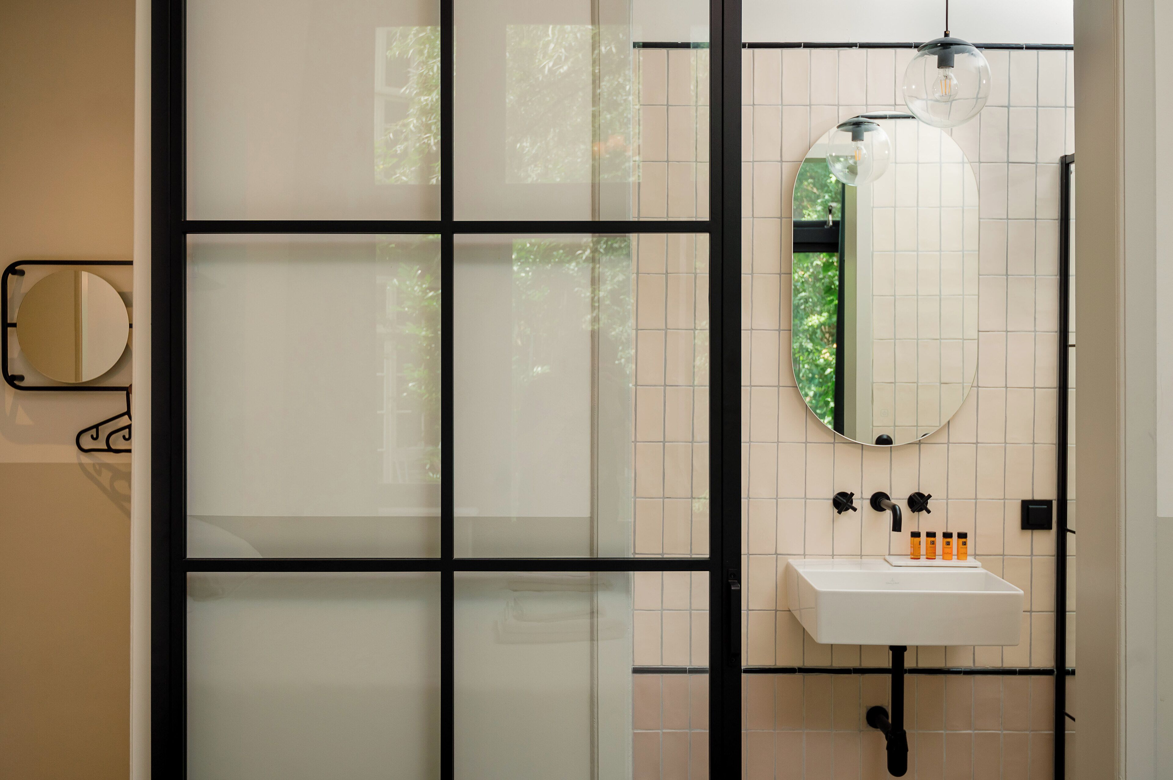 Photo - Mr.Lewis Rotterdam