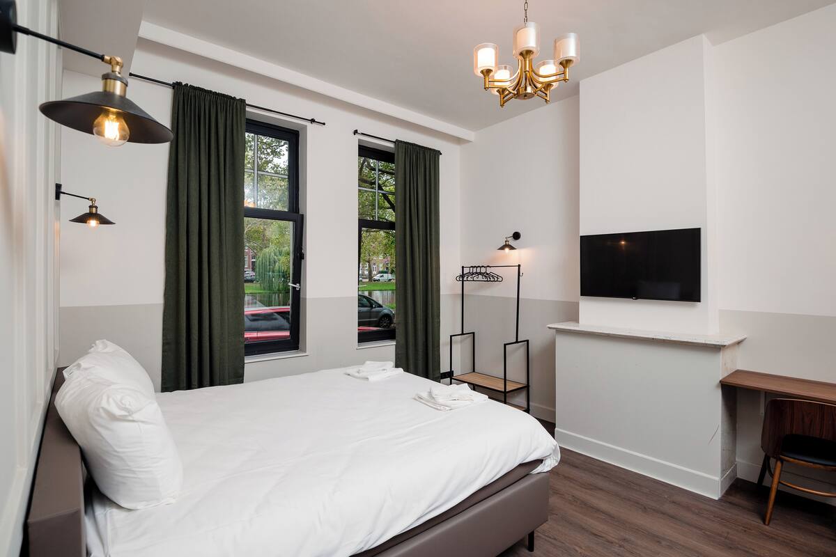 standard room | 1 bedroom, hypo-allergenic bedding, desk, laptop workspace