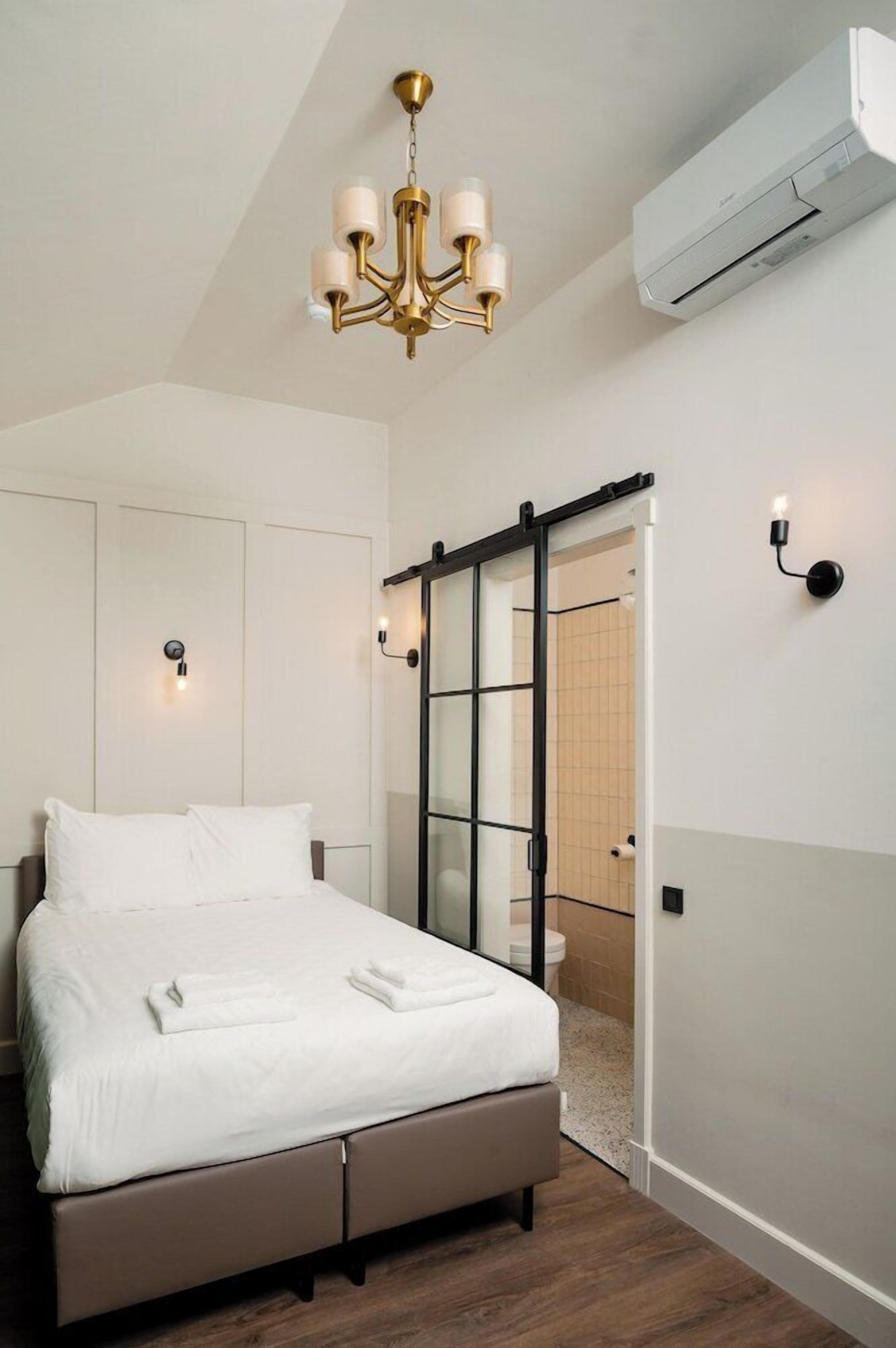 Roupas de cama antialérgicas, escrivaninha