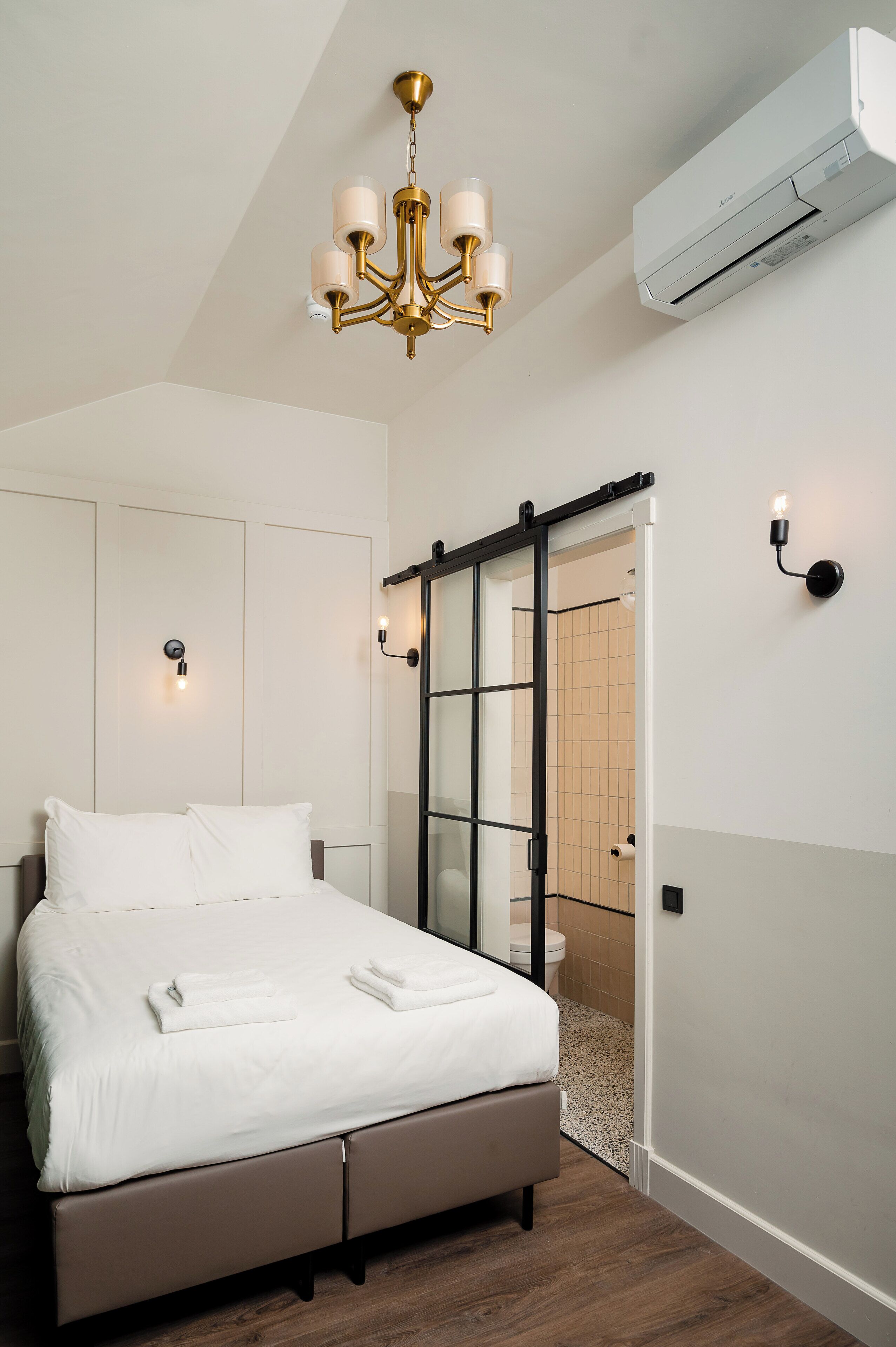 Photo - Mr.Lewis Rotterdam