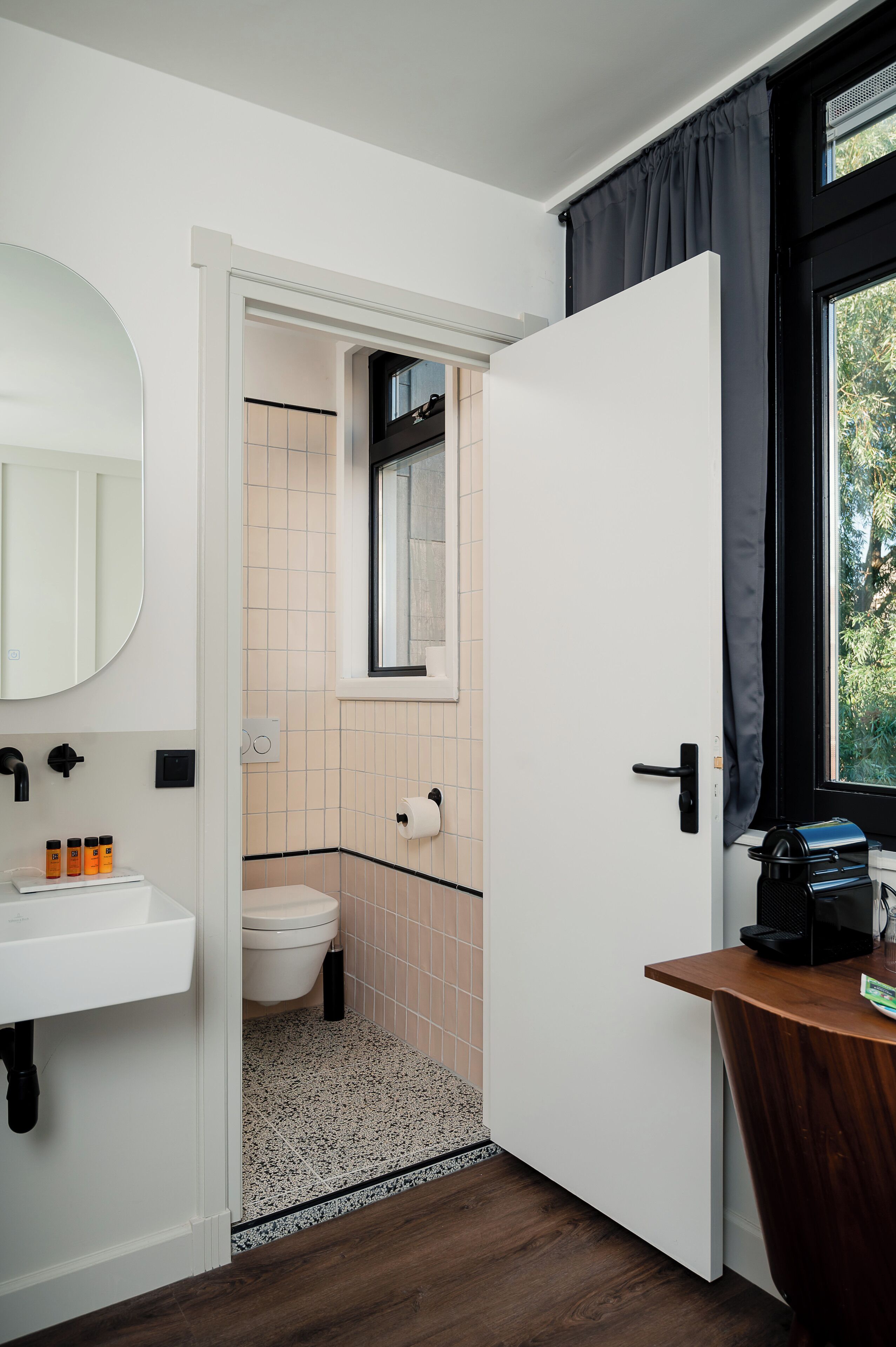 budget single room | bathroom | shower, free toiletries, hair dryer, towels