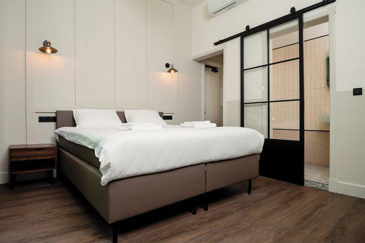 comfy room | 1 bedroom, hypo-allergenic bedding, desk, laptop workspace