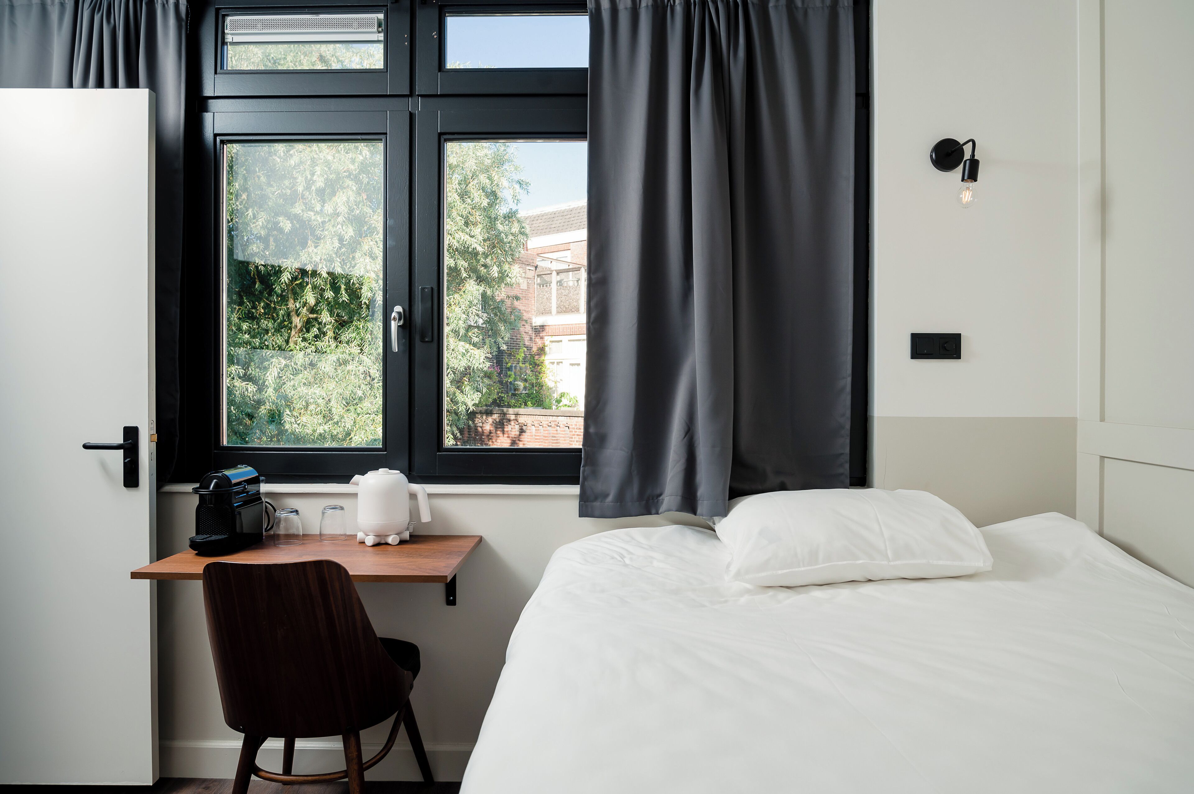 budget single room | 1 bedroom, hypo-allergenic bedding, desk, laptop workspace