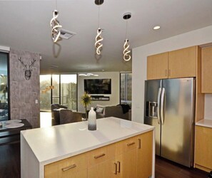 Interior - Luxury High Rise Flat - Free Underground Parking (Tucson)