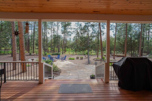 AMAZING 4300 SQ FEET RETREAT ON  4.5 ACRES WITH AC!! SLEEPS 16 PETS WELCOME!