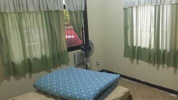 WiFi, bed sheets