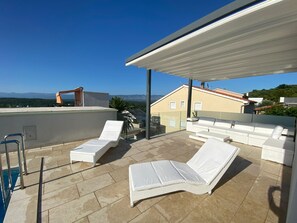 Terrace/patio - Beautiful two-bedroom apartment with a spacious terrace and a private pool! (Njivice)