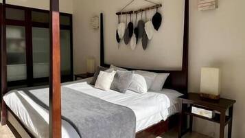 1 dormitorio, tabla de planchar con plancha, wifi y ropa de cama