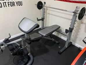 Fitness facility - Private Suite · Patio · BBQ · GYM · Beach: 5 Miles (Largo)