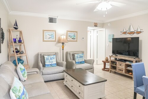 Seabreeze South Beach Vacation – 5 minutes from the beach!