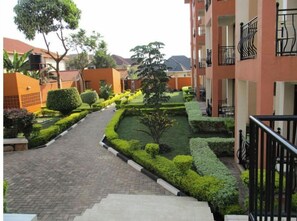 Property grounds - Highlands Apartments 3 BR Suite 012 (Kigali)
