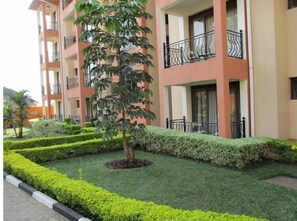 Property grounds - Highlands Apartments 3 BR Suite 016 (Kigali)