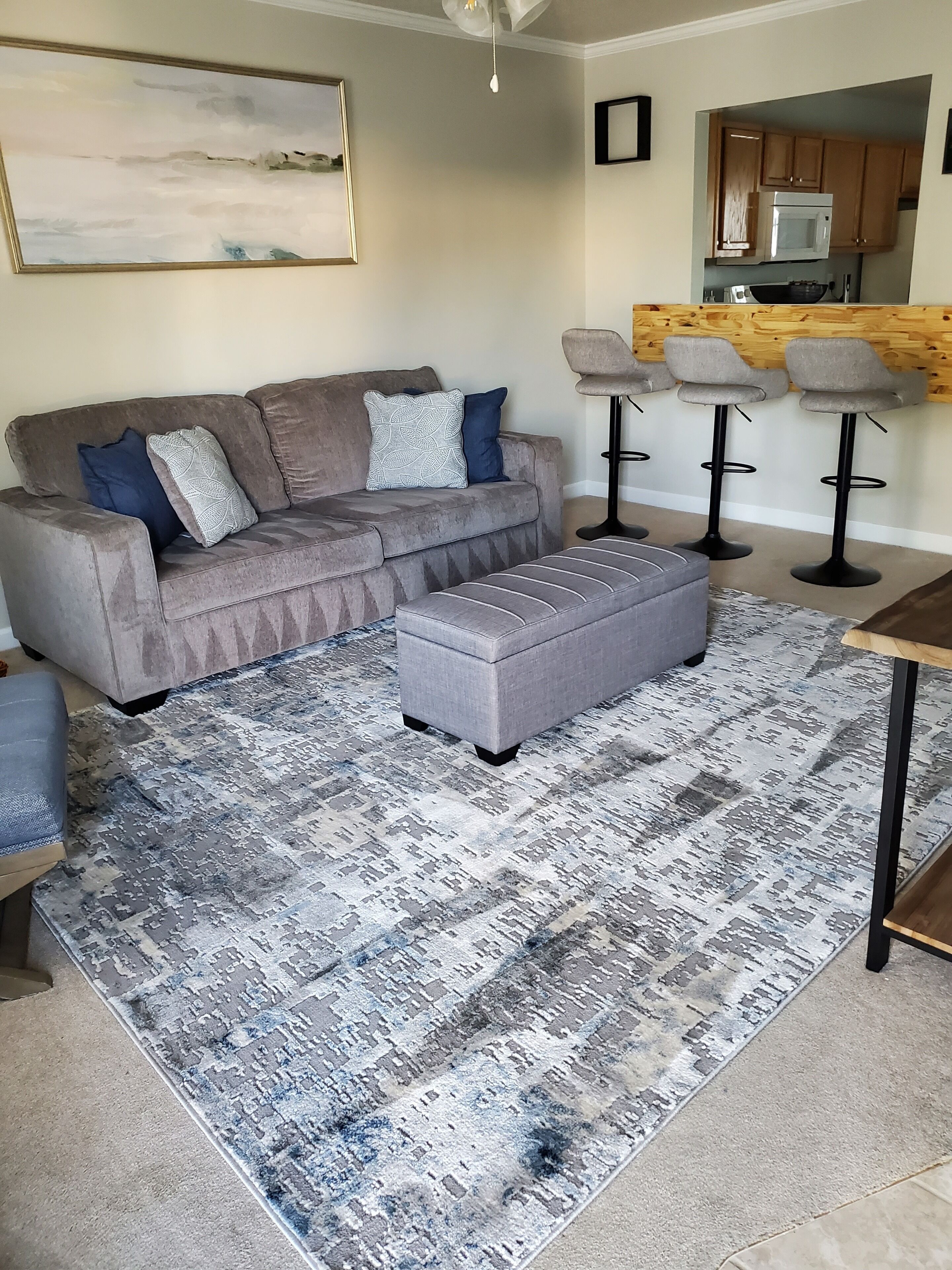 Loving 2 bedrooms Townhouse with Free Parking