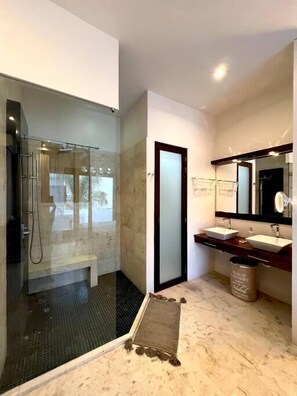 Badewanne, Haartrockner