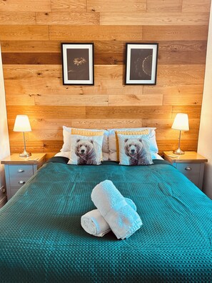 2 habitaciones, tabla de planchar con plancha y cuna de viaje 
