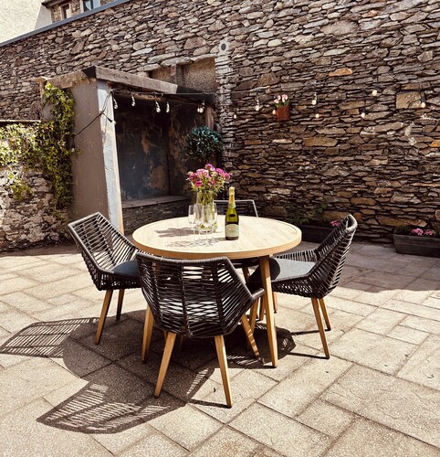 Woodland Cottage in the heart of Windermere - Dog Friendly - Private Garden