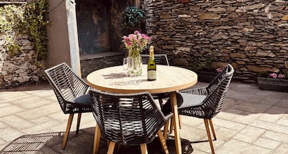 Woodland Cottage in the heart of Windermere - Dog Friendly - Private Garden