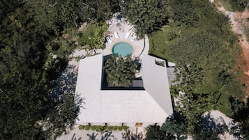 Vista frontal de la propiedad