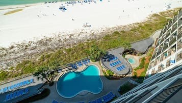 Een verwarmd zwembad