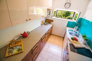 Refrigerador, horno, parrilla de estufa y lavavajillas 