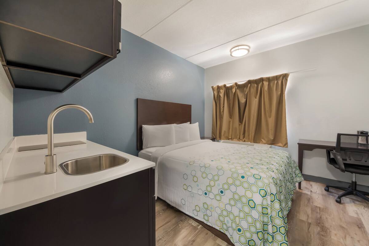 Desk, blackout curtains, free WiFi, bed sheets