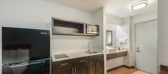 HomeTowne Studios by Red Roof San Antonio - Seaworld/Northwest